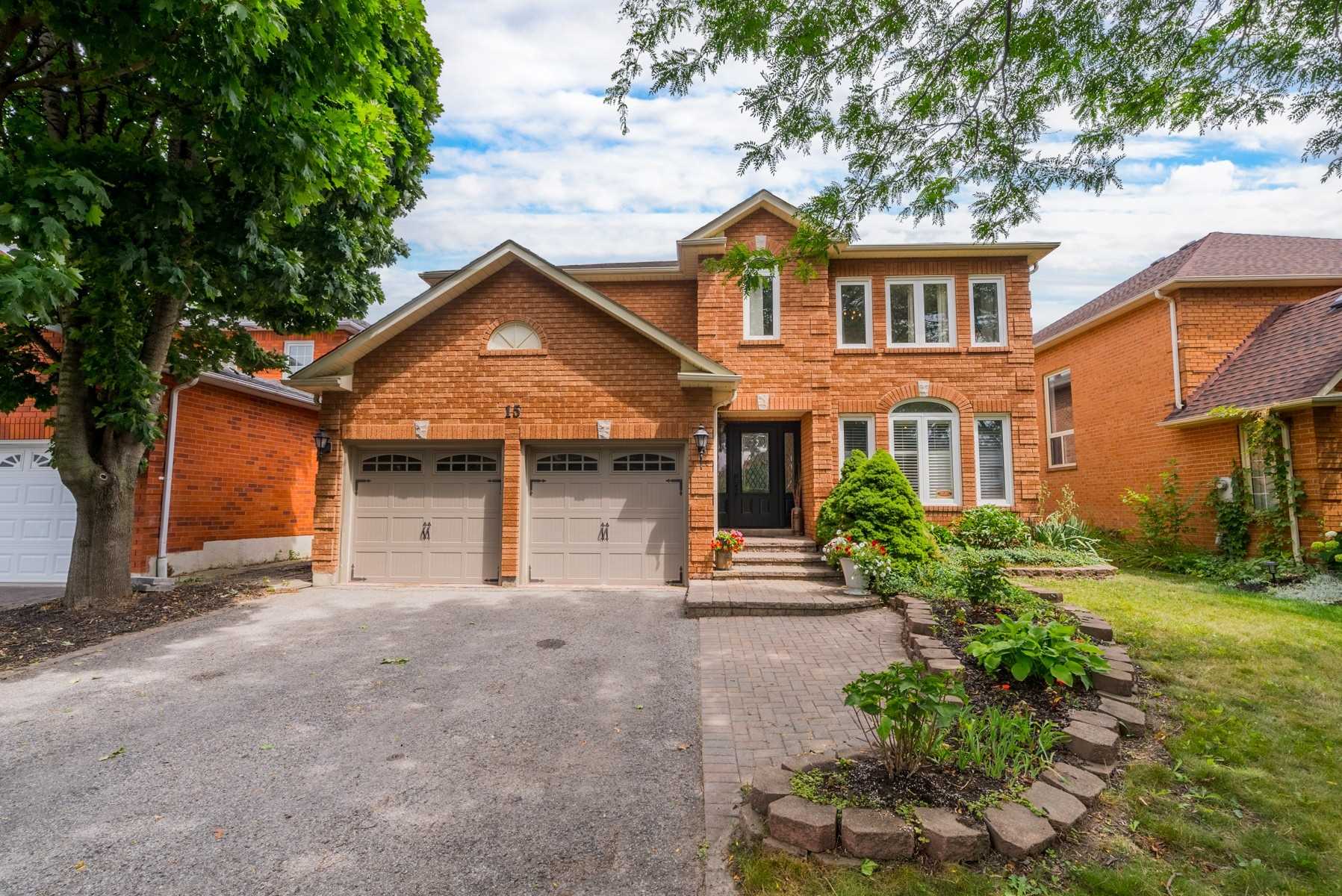 15 Watersdown Cres, Whitby